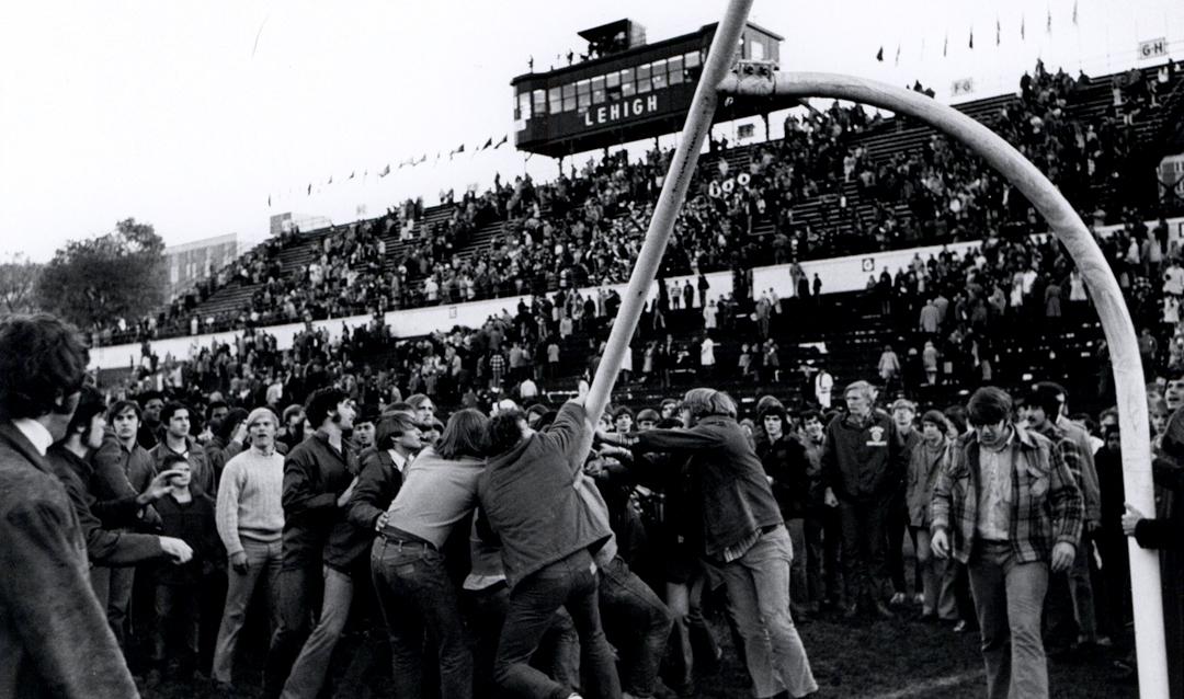 Lehigh fans goal post