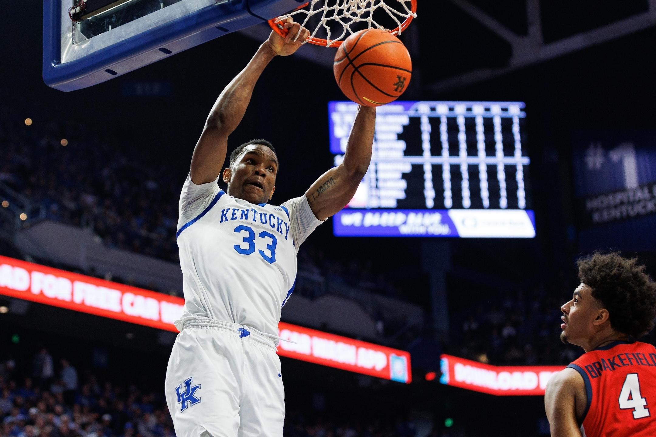 Ugonna Onyenso dunks against Ole Miss